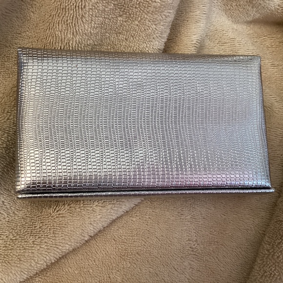 NEW Elle Eyeshadow Palette with Mirror - Picture 6 of 6